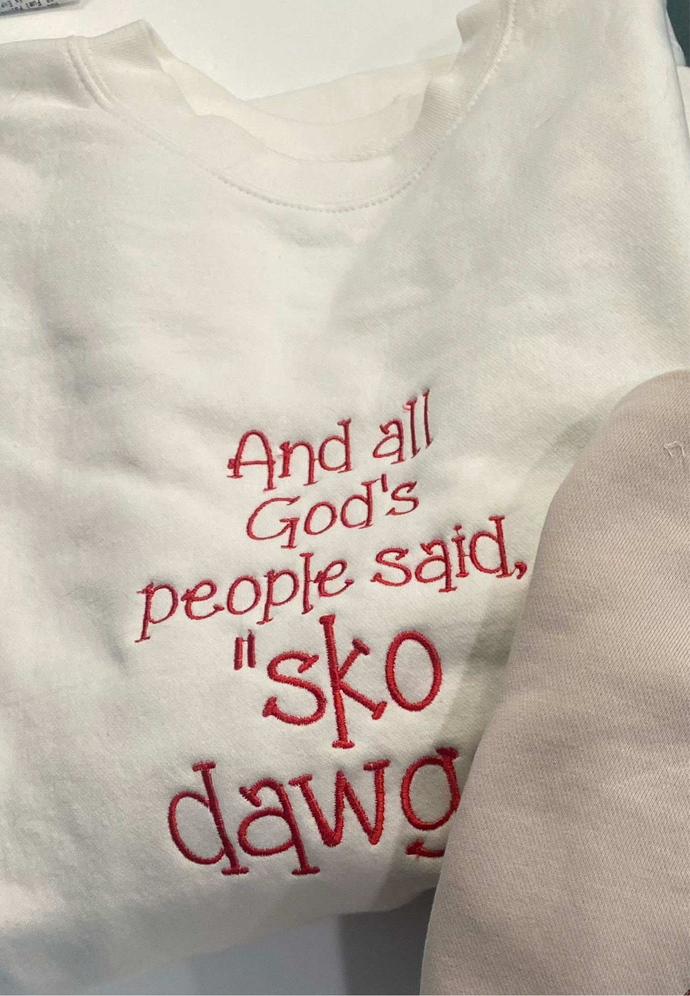 And all God’s people said “Sko dawgs” embroidered crewneck sweatshirt. White